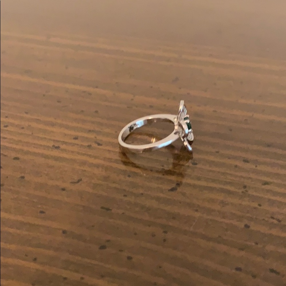 🍀 Belk Sterling Silver/Simulated Emerald Ring Size 6 🍀 - Picture 4 of 12